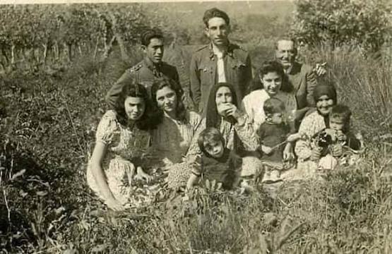 Türkeş ve Altunlu ailelerinin 1943 yazında Erdek'te yaptıkları piknik